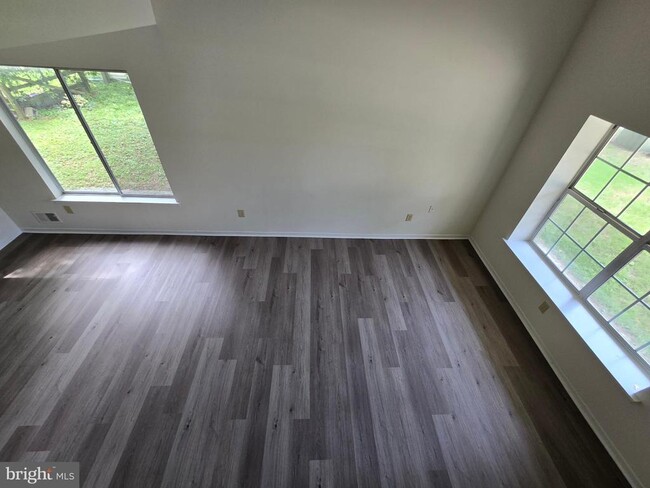 Building Photo - 1417 S Farmview Dr