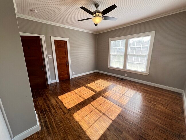 Building Photo - Historic mill house in hot Fort Mill SC with amazing kitchen!
