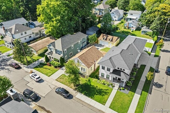 Building Photo - 423 Pingree Blvd
