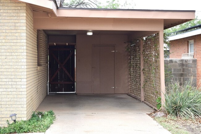 Building Photo - 1205 Royalty Ave