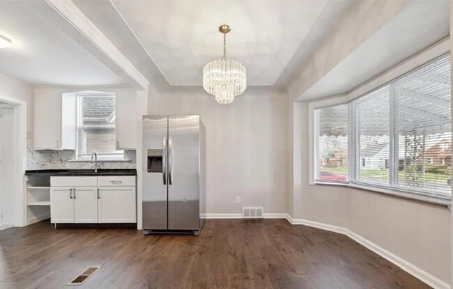 Building Photo - 11450 Minden Ave