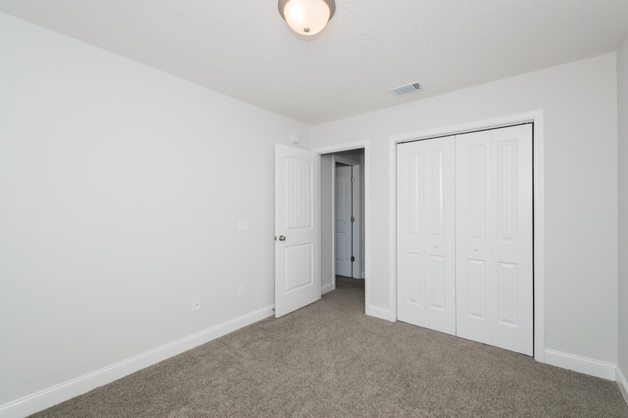 Building Photo - 135 Sugarberry Cir