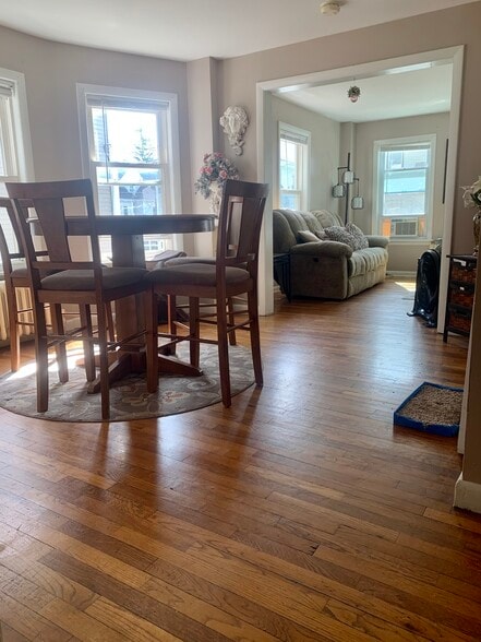 Building Photo - 94 Walnut St