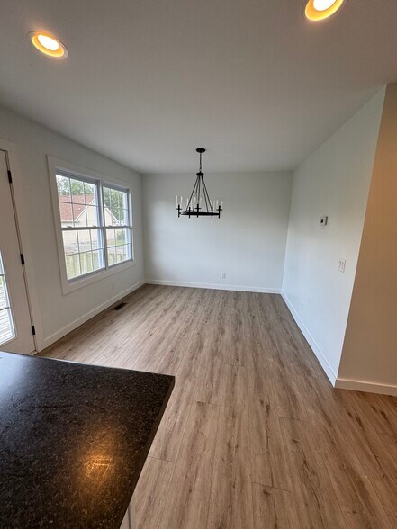 Building Photo - 1453 Oxford Pl