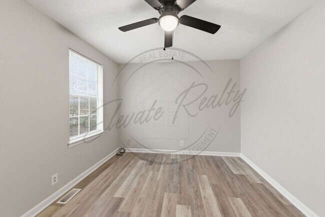 Building Photo - Two Bedroom Townhouse with Updates in North Nashville!