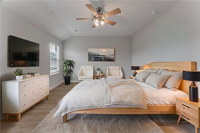 Building Photo - 4695 W Aurora St