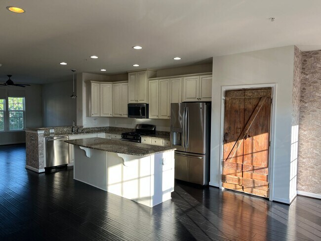 Building Photo - 927 Brechin Ln