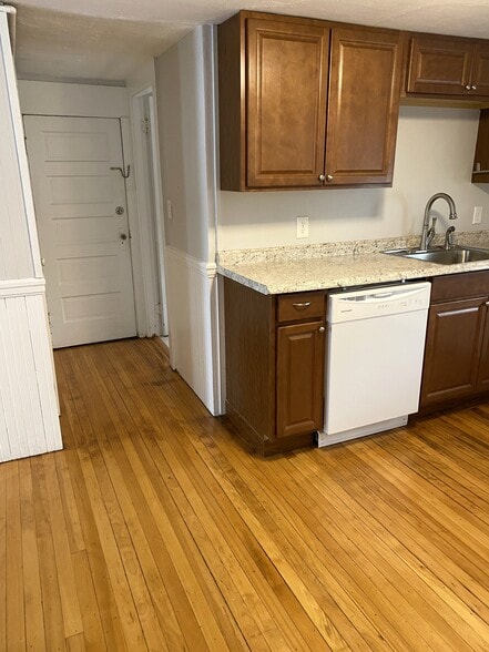 Kitchen - 57 Henry Ave