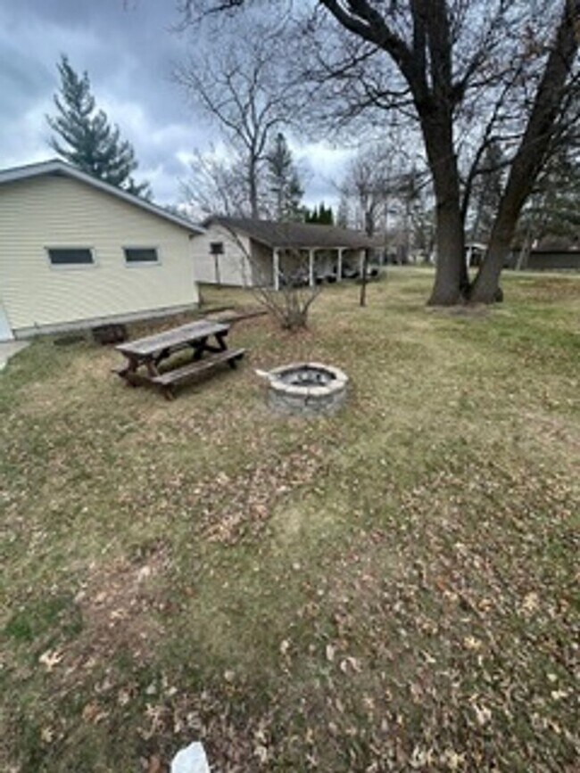 Building Photo - 3 Bed Single Family Home - Staples - Detached 3 car garage