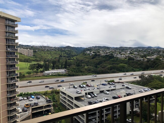 Building Photo - Park at Pearlridge! 2 bdrm, 2 bath, covere...