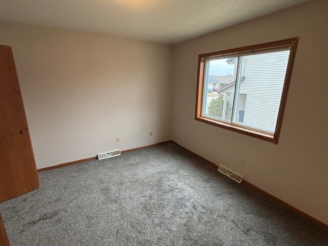 Building Photo - 127 Rosewood Ln S