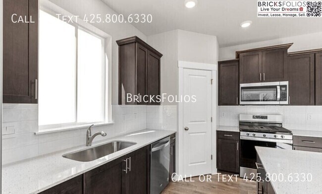 Building Photo - 1384 SW Pendleton Way