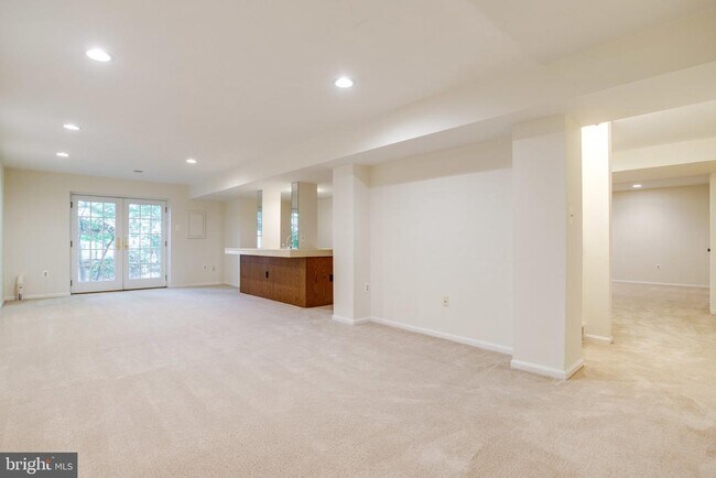 Building Photo - 1646 Montmorency Dr