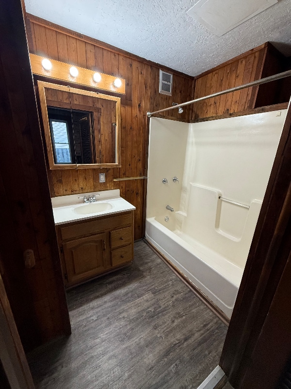 Building Photo - 133 Defiance Ave