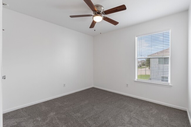 Building Photo - 5010 Kale Ct