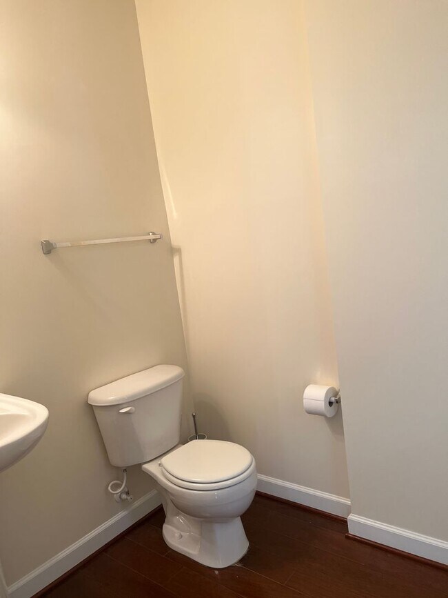 Building Photo - Sought after Idlewild Community