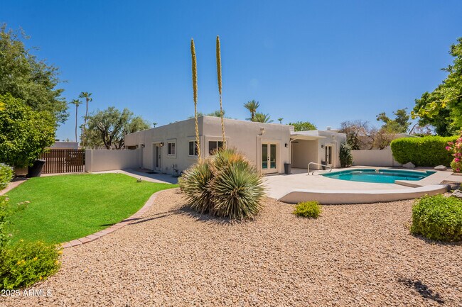 Building Photo - 8338 E San Rafael Dr