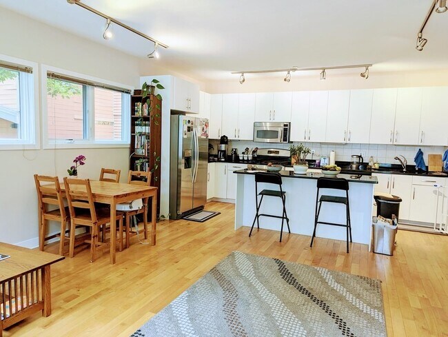 Building Photo - 24 Bay State Rd