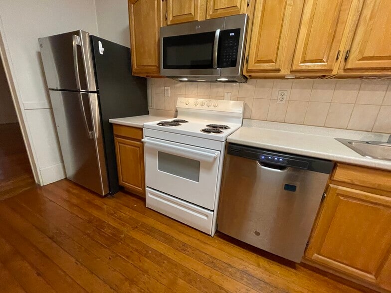 Building Photo - 11 Englewood Ave