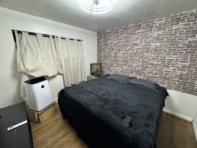 Building Photo - 2528 14th Ave Ct
