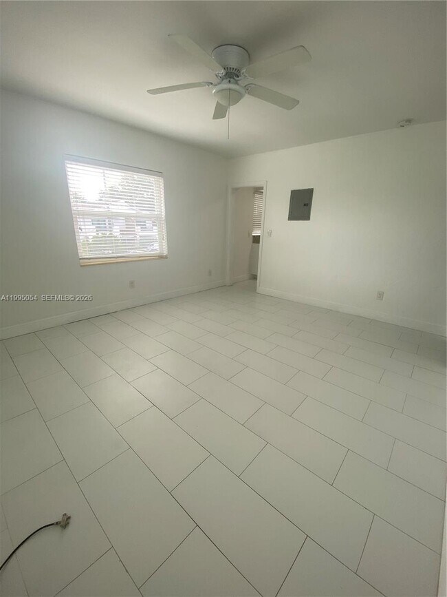 Building Photo - 2833 SW 38th Ave
