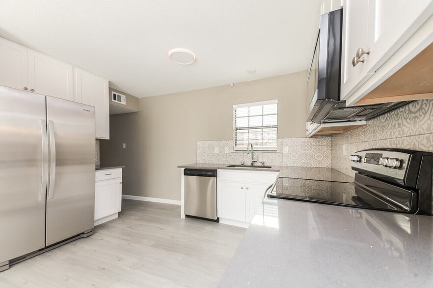 Building Photo - 4044 Windhaven Ln