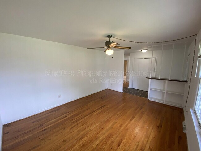 Building Photo - 1804 Sherwood Dr