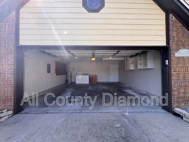 Building Photo - 607 Plantation Ct