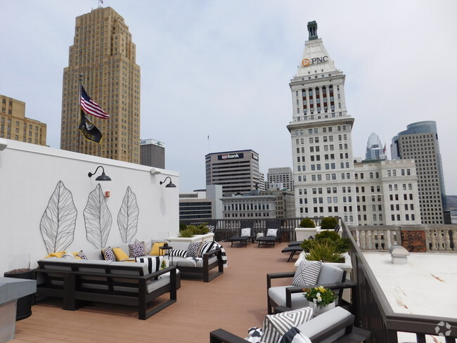 Rooftop Terrace - The Reserve at 4th and Race