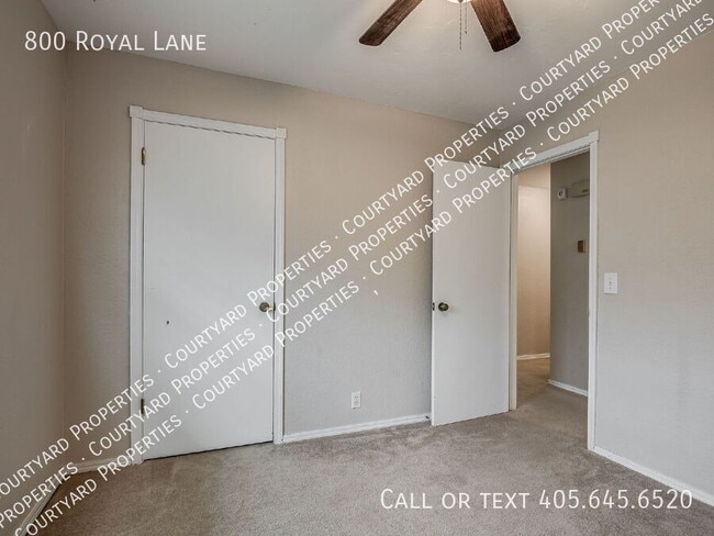 Building Photo - 800 Royal Ln