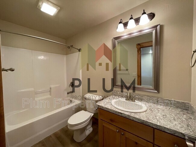 Building Photo - 1245 Waverly St