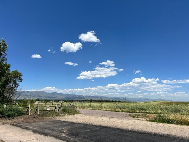 Building Photo - Spacious 4-Bedroom House Near Open Space in Heatherwood, Boulder
