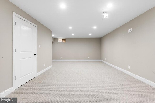Building Photo - 271 Yorktown Ct