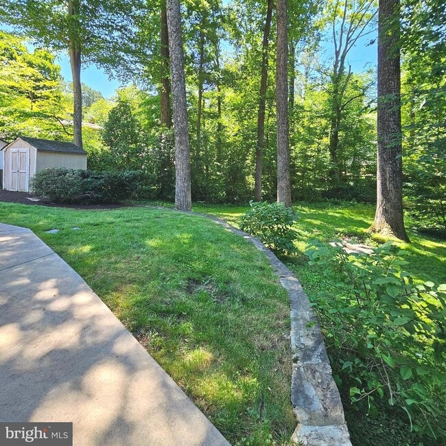 Building Photo - 8925 Falling Creek Ct