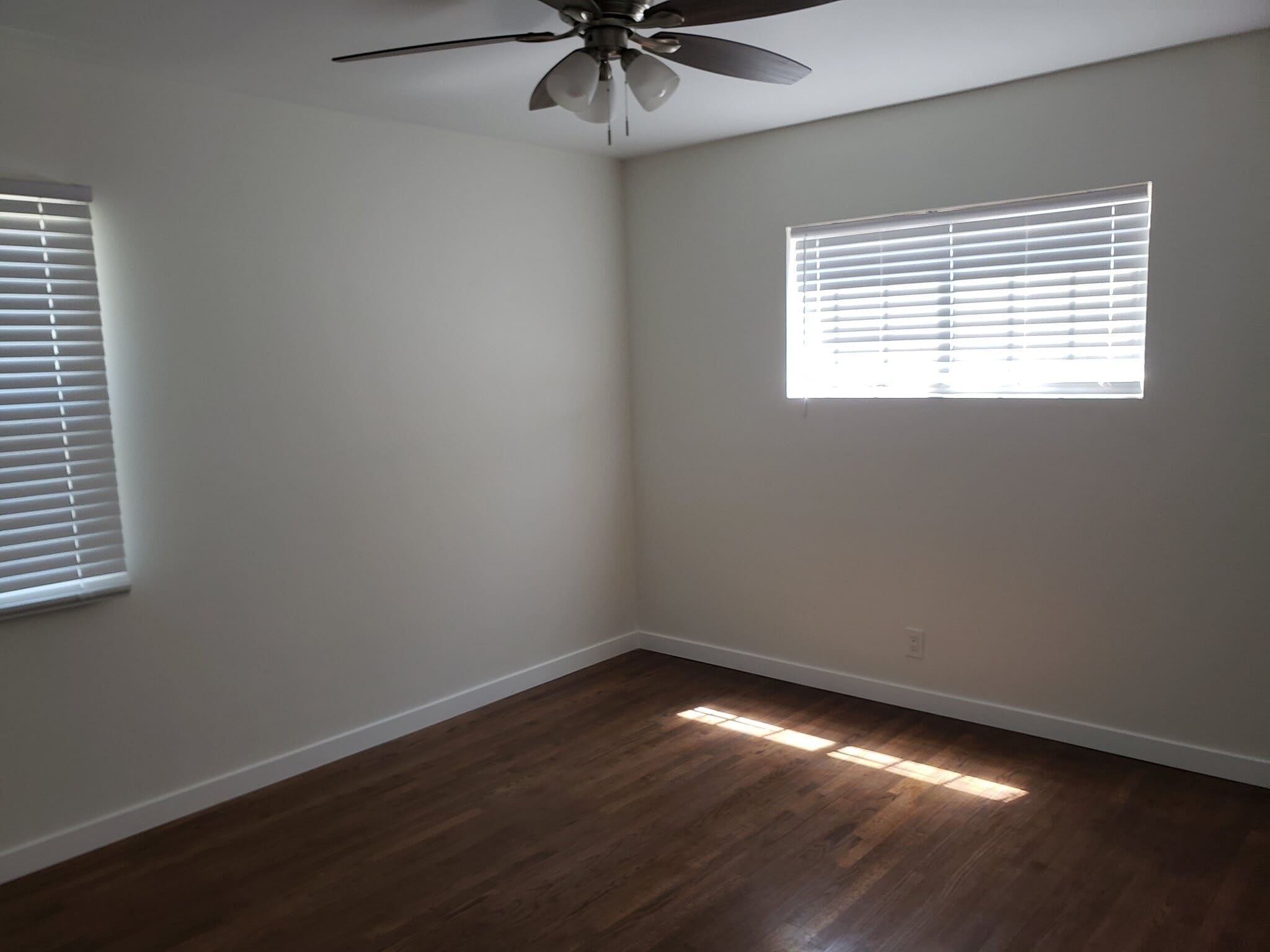 Building Photo - 302 N Ventura St