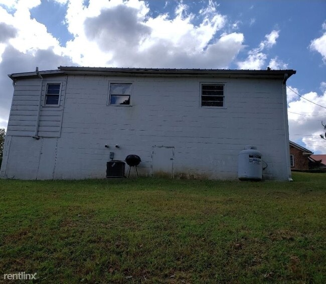 Building Photo - 2 br, 1 bath House - 28 Community  Circle