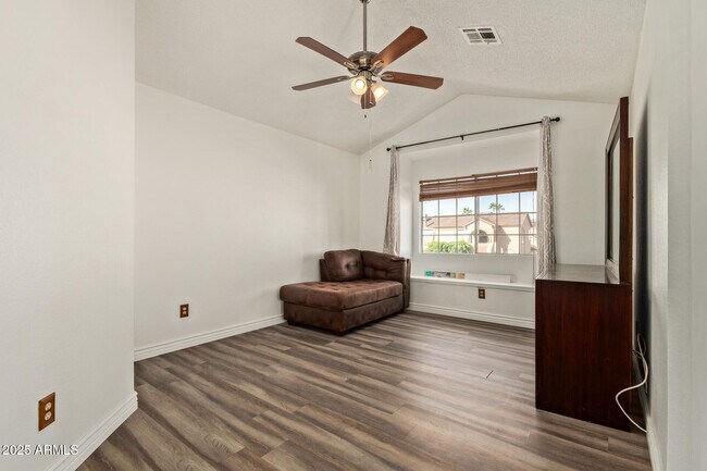 Building Photo - 501 E Topeka Dr