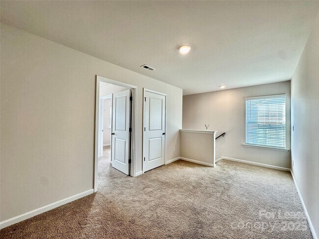 Building Photo - 1605 Blue Velvet Ln