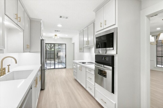 Building Photo - 4360 Thomas Ln