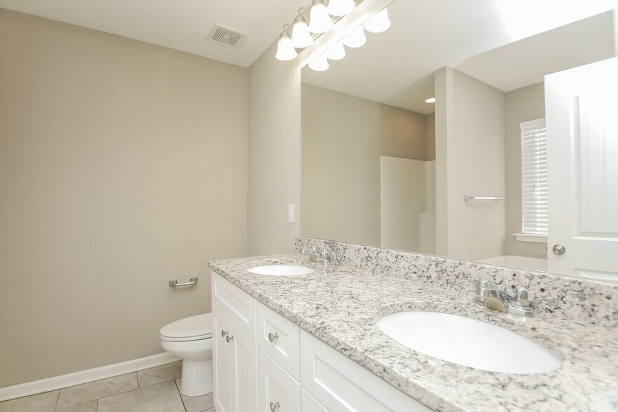 Building Photo - 707 Fieldcrest Dr