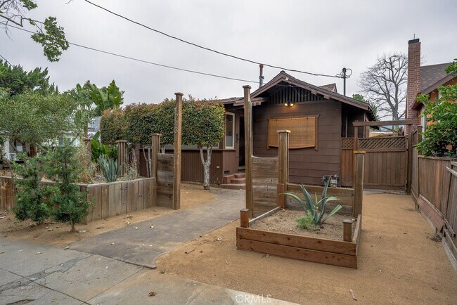 Building Photo - 1243 Yosemite Dr