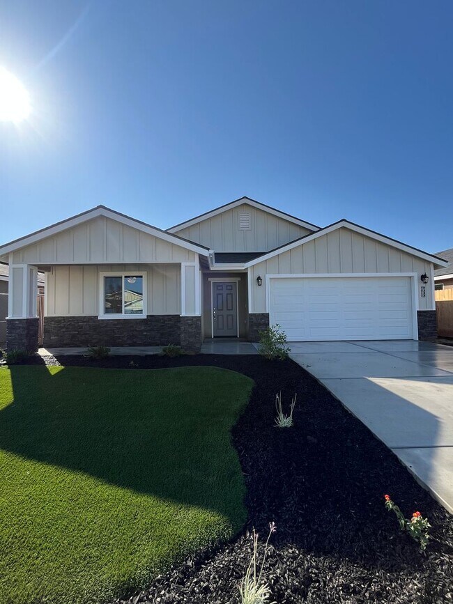 Building Photo - Brand new built! Available Now!