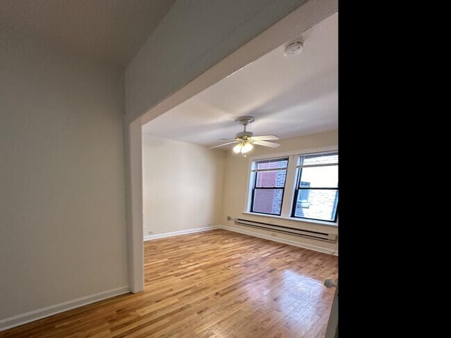 Building Photo - 0 bedroom in Chicago IL 60657