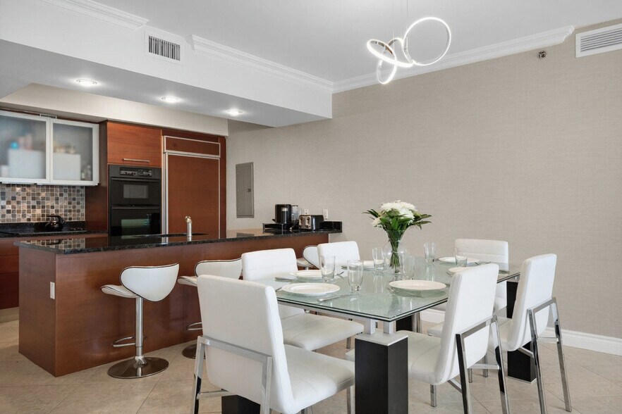 Building Photo - 1830 S Ocean Dr