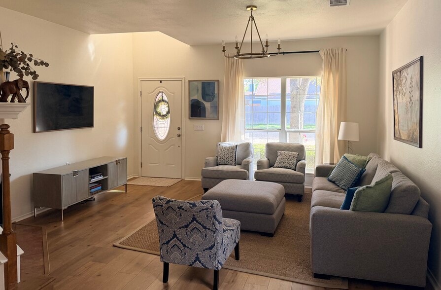 Building Photo - 8516 Hillrock Dr