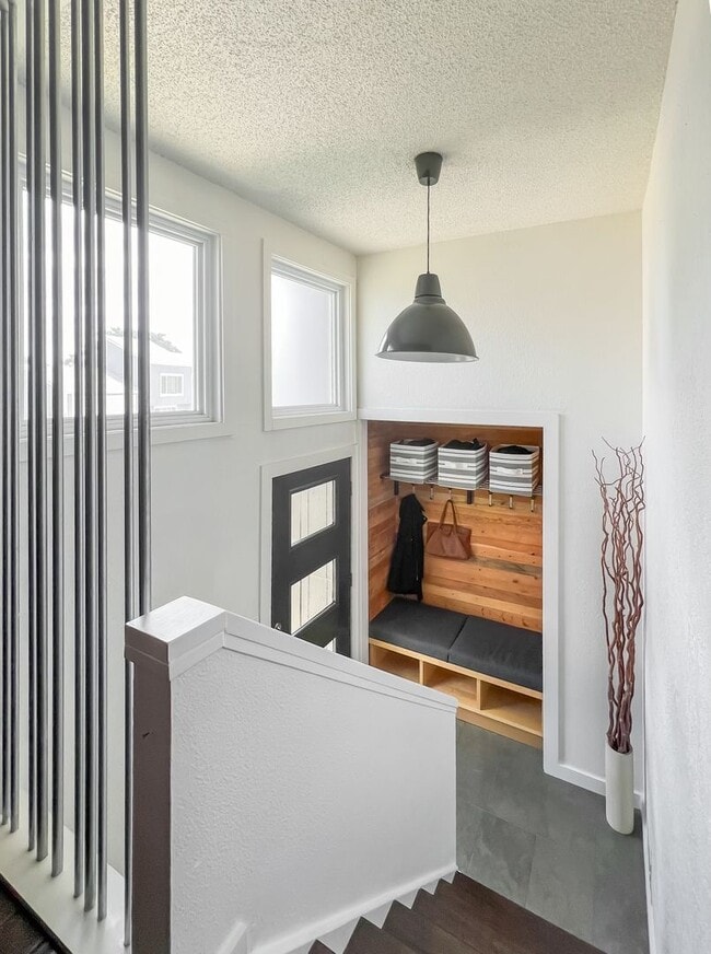 Building Photo - Remodeled 3-Bedroom Single Family Home wit...