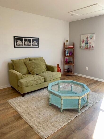 Building Photo - 37526 River Springs Rd