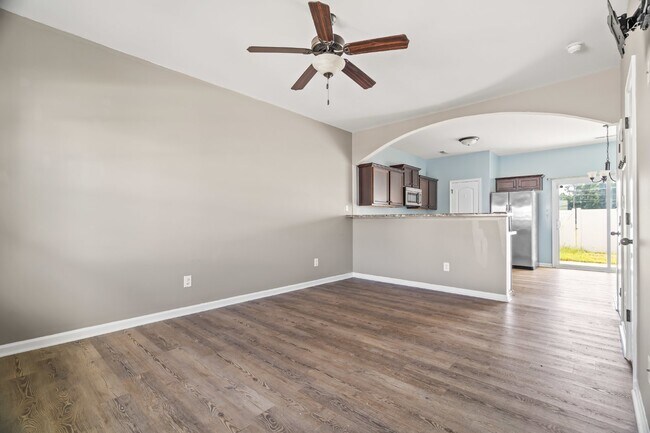 Building Photo - Justice Farm Townhome