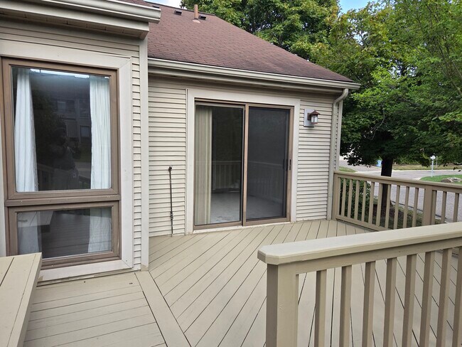 Building Photo - 649 Glasgow Ct