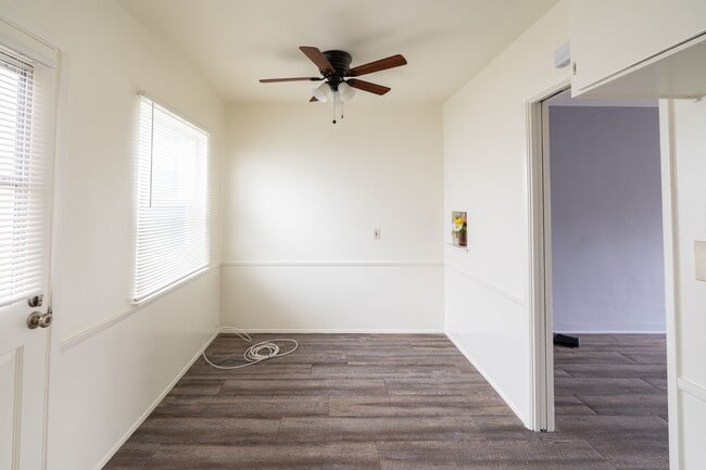 Building Photo - 207 Mayflower Ave